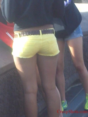 Yellow short shorts is the new black yoga pants.Â  Her booty is damn near perfect and I think @iamozzman did well in finding this one in Sea