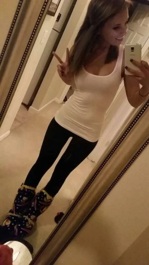Hot  HD Full Yoga Pants Pics