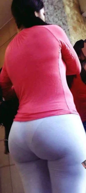 Sexy  Full HD Yoga Pants Pics