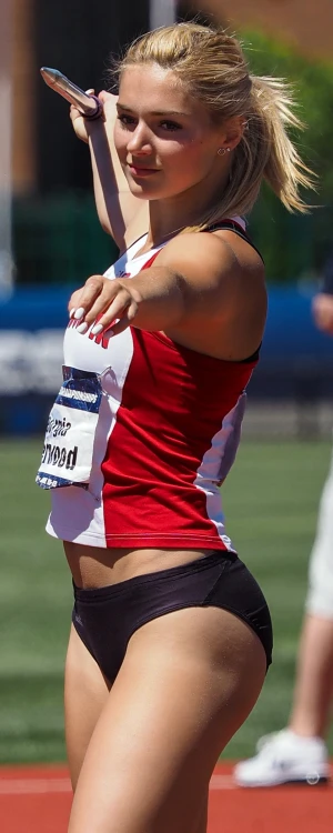 I love her throwing form
