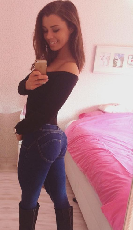 >>> Follow the Hottest Selfies Online!
>>>...