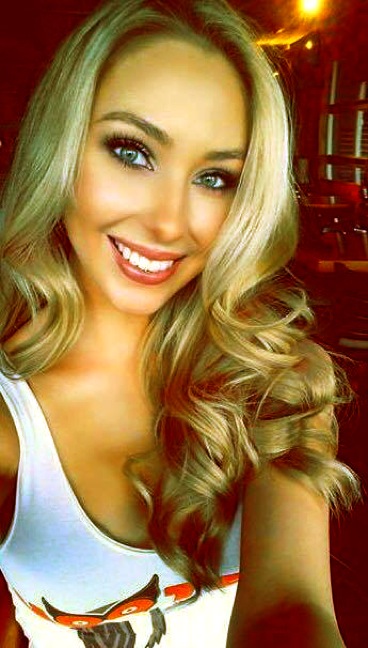 HootersHostess