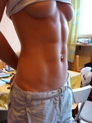 Sexy abs and underboob