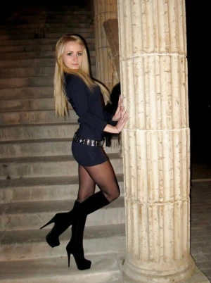 Gorgeous babe