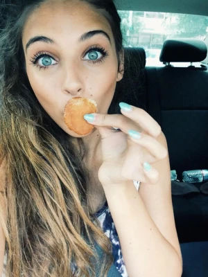 (/°°..)