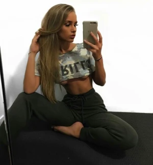 Perfect underboob
