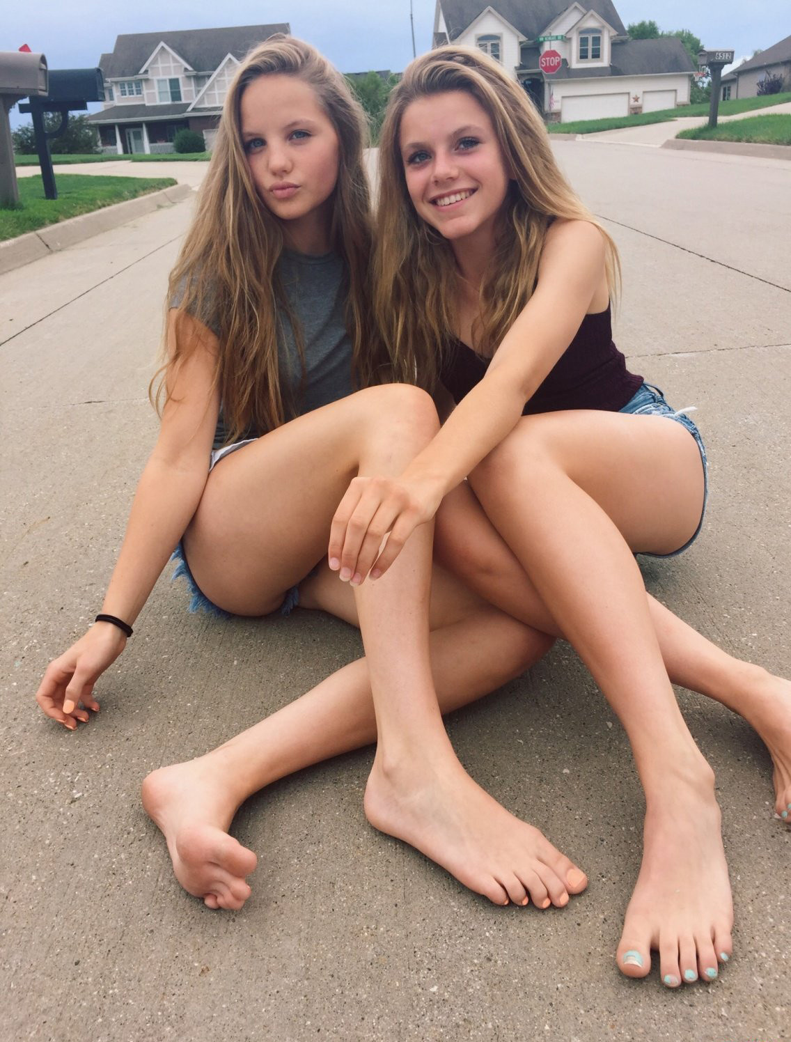 feet10070728