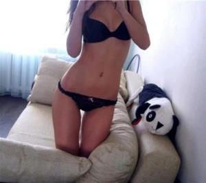 Sexy ash brown bra in a awesome pic