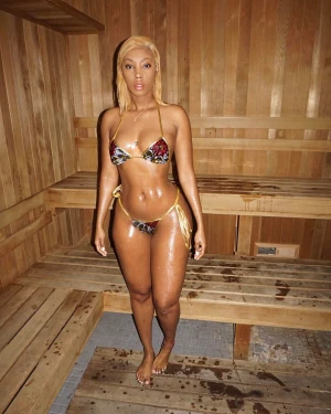 I love a blonde, wet, incredibly hot ebony so(dot)bomb