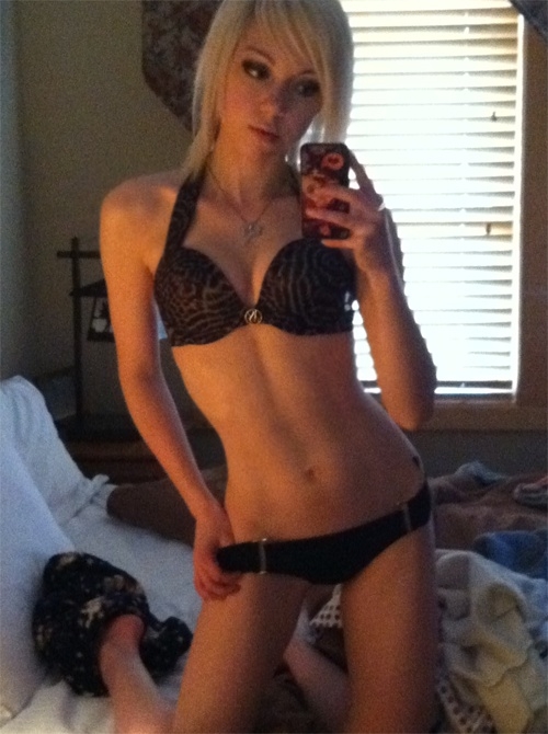 Gorgeous blonde teen in incredible selfshot photo