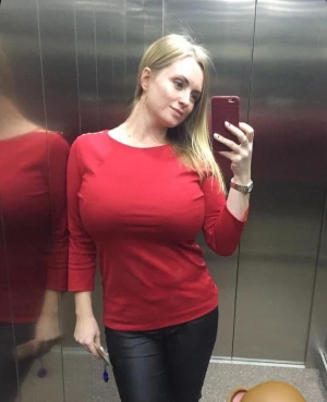 Maria Bodosova Enormous Breasts In Elevator