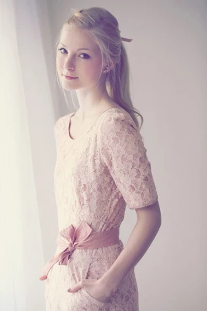 bella collins