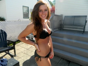 babe in bikini