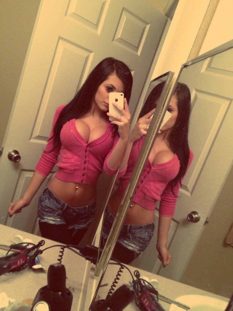 Selfie tits
