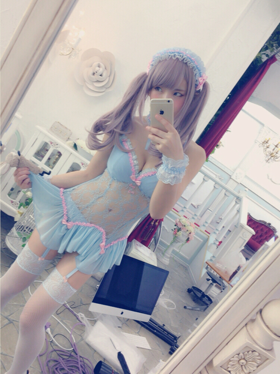 Enako in lingerie