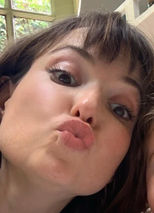 Milana Vayntrub