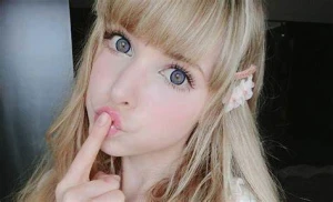 I would love to be her finger...
