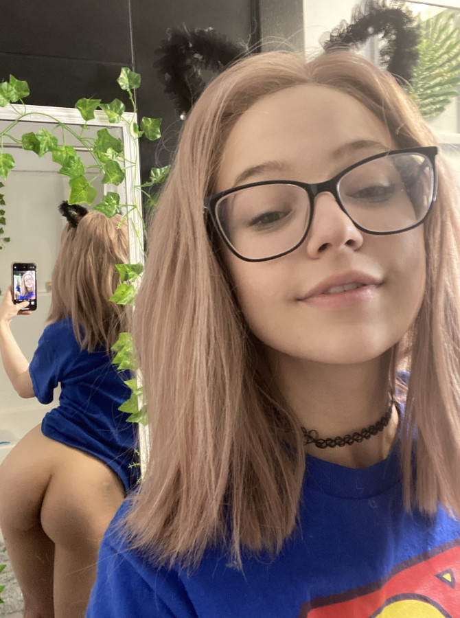 Gorgeous babe
