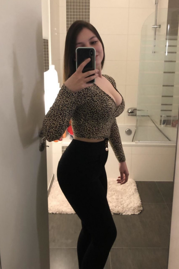 Gorgeous babe
