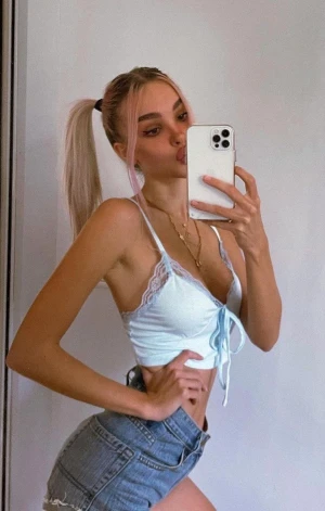 BLONDE