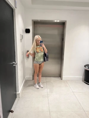 tiny fucktoy