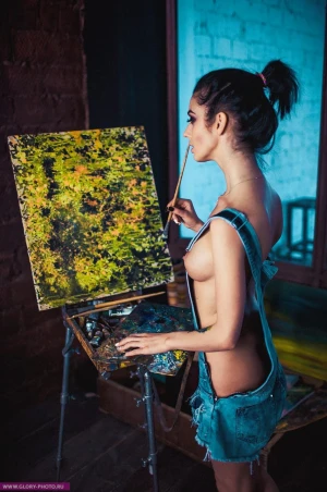 sideboob