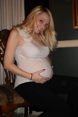 Blonde 28 Weeks Pregnant