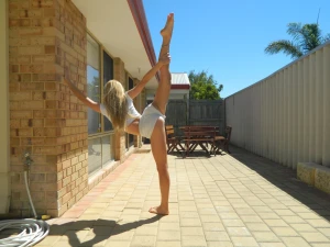 Flexible blonde