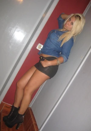 Gorgeous babe